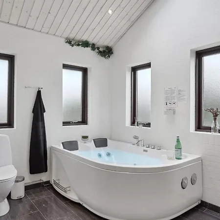 Three-bedroom In Hjørring