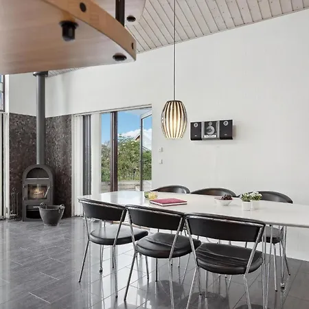 Three-bedroom In Hjørring