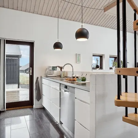 Three-bedroom In Feriehus