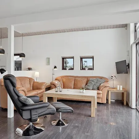 Three-bedroom In Hjørring