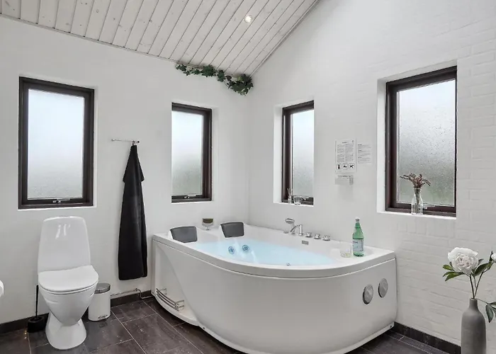 Three-bedroom In Hjørring