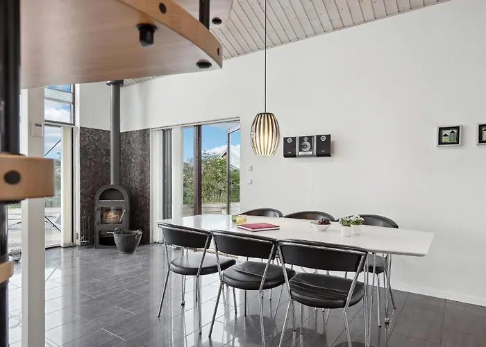 Three-bedroom In Hjørring