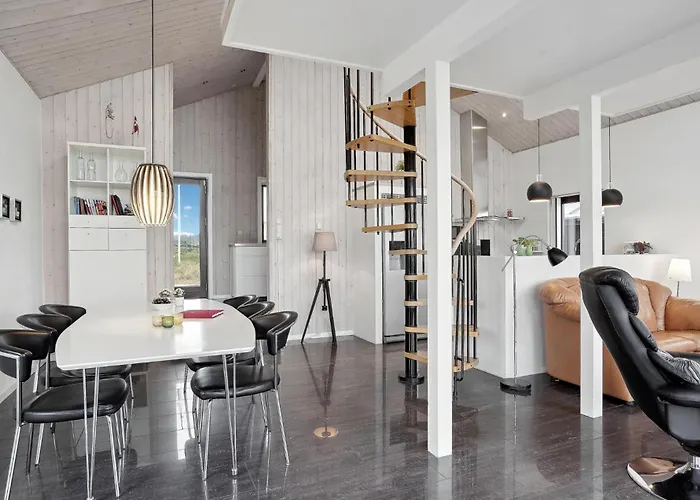 Three-bedroom In Hjørring