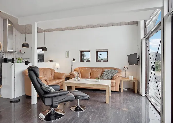 Three-bedroom In Hjørring